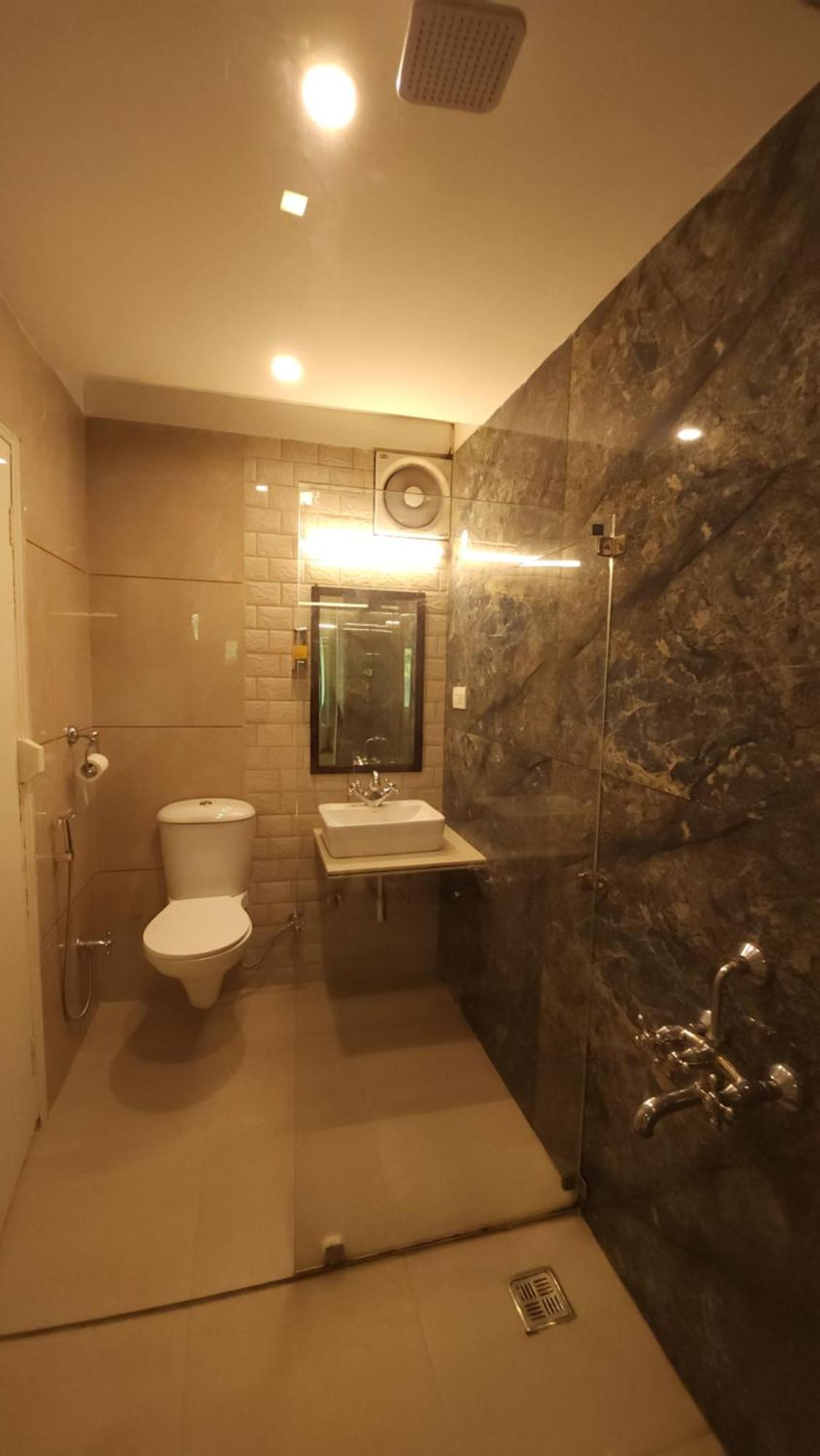 Hotel Vrs Inns Чандигарх Экстерьер фото