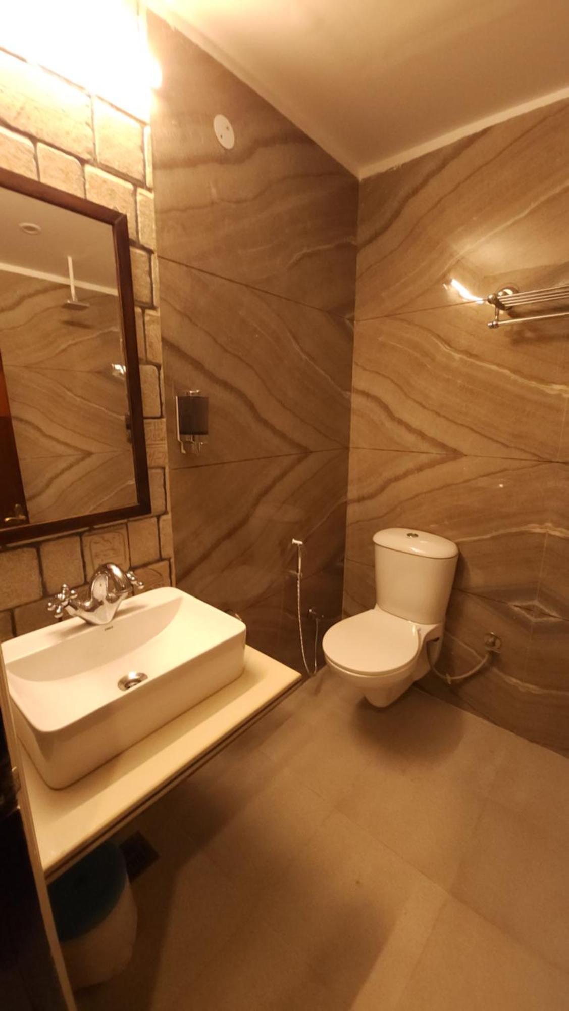Hotel Vrs Inns Чандигарх Экстерьер фото