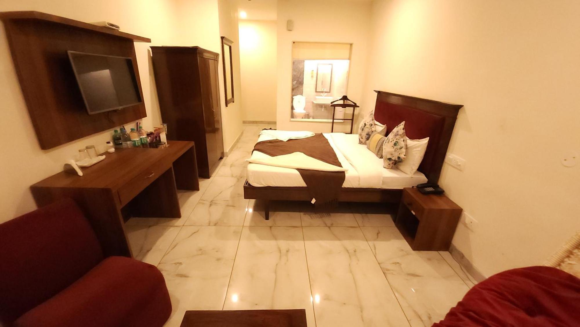 Hotel Vrs Inns Чандигарх Экстерьер фото