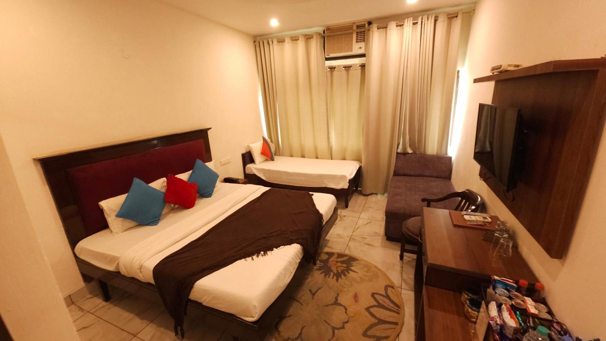 Hotel Vrs Inns Чандигарх Экстерьер фото