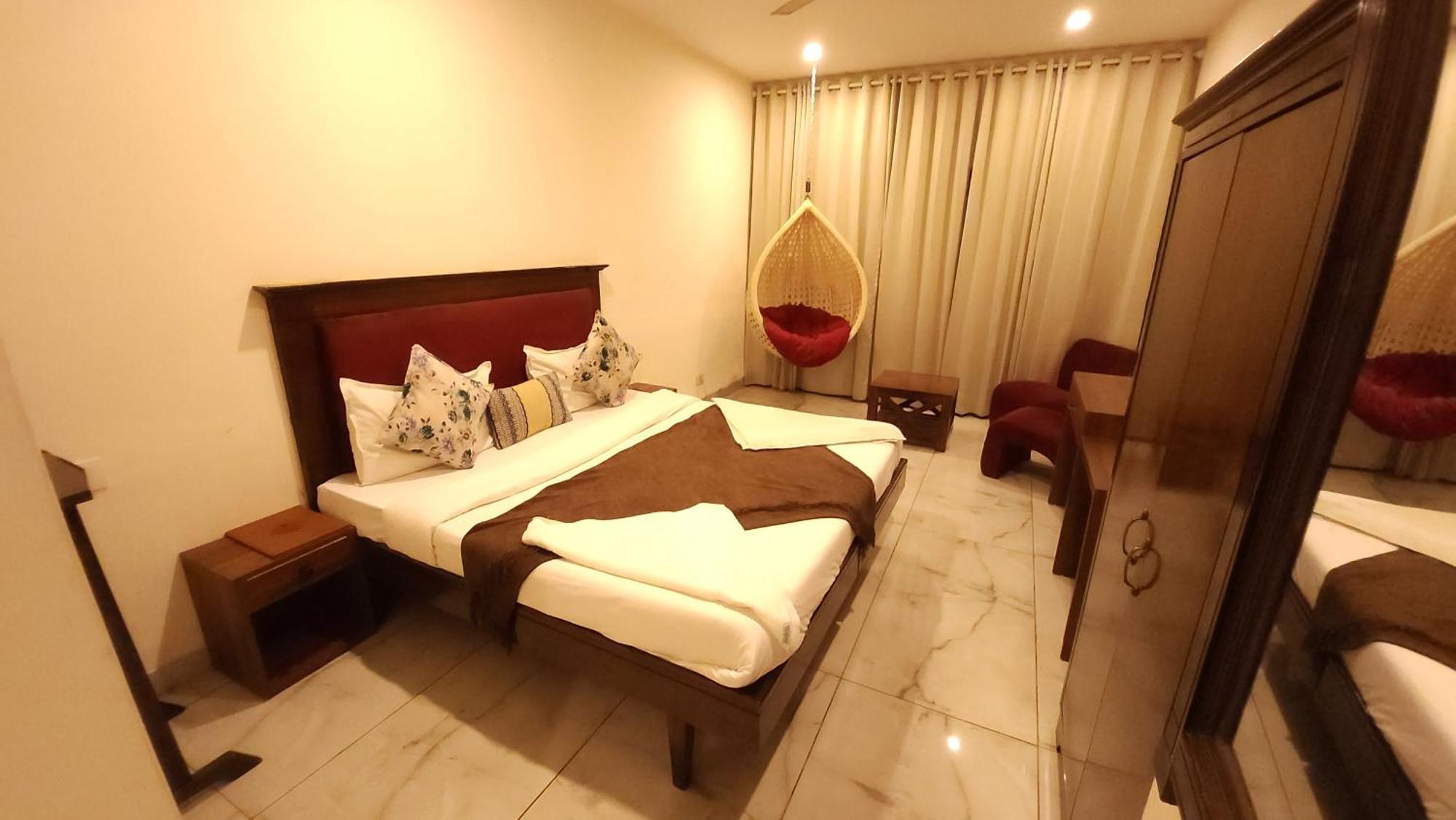 Hotel Vrs Inns Чандигарх Экстерьер фото